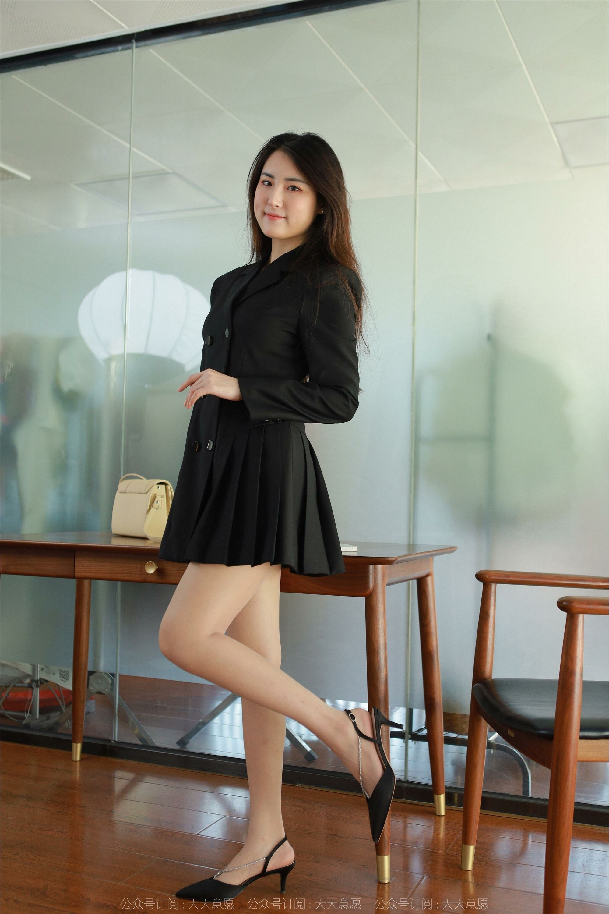 IESS异思趣向  2022.04.20 丝享家 1065：小宝《黑色百褶裙》